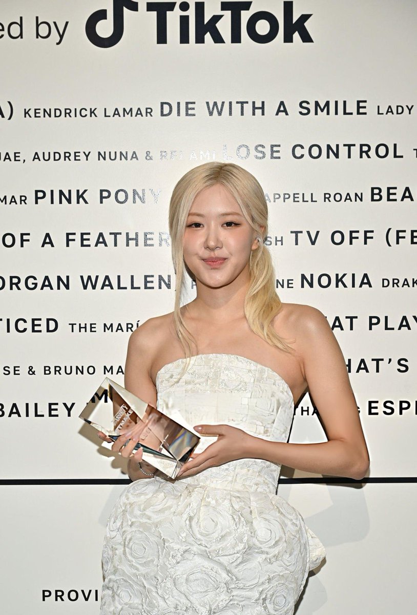 ROSÉ becomes the first K-pop artist honored with Global Hitmaker of the Year at Variety Hitmakers 2025