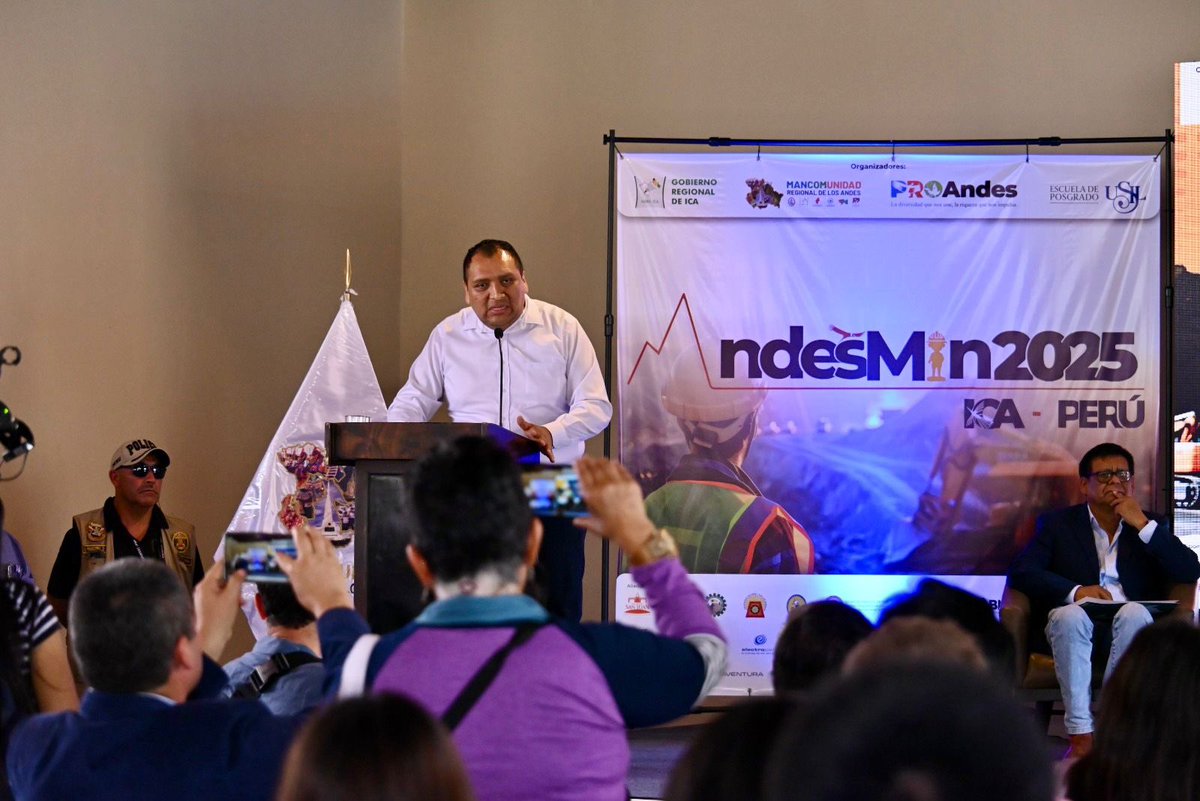 MinemPeru's tweet image. 📲 #Microinformativo
📍#ICA | El viceministro de Minas del MINEM participó en la clausura de ANDESMIN 2025, donde expresó su reconocimiento a la Mancomunidad Regional de los Andes, integrada por Apurímac, Ayacucho, Cusco, Huancavelica, Junín e Ica, por su gran aporte a la