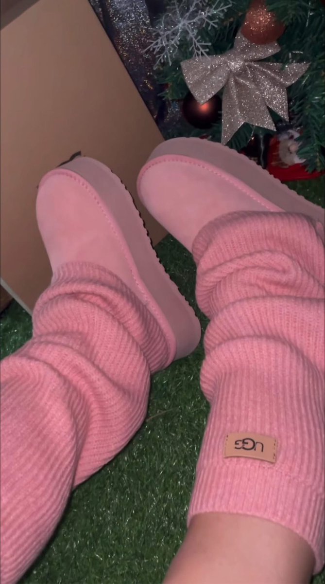 layxsnv's tweet photo. “what you want for Christmas?”

me: 🩷 https://t.co/4k9qELFfcm