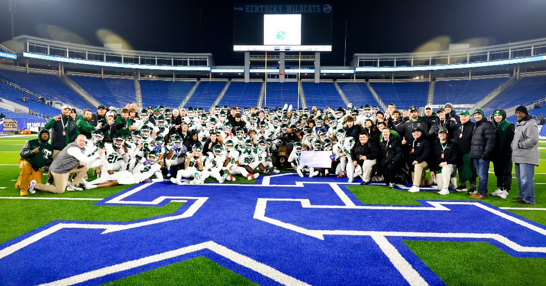 khsaaevents's tweet photo. Trinity (Louisville) wins the Class 6A UK HealthCare Sports Medicine Football State Finals.  
Shamrocks, get Championship Shirts from https://t.co/Y5iA2Pw3yX #khsfb
@SouthWarrenFB @GoRocks

📸 @LesNicholson https://t.co/xn5c2PbBy7