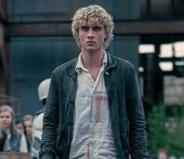 thngergames's tweet image. haymitch em amanhecer na colheita / como eu imaginei o haymitch em amanhecer na colheita