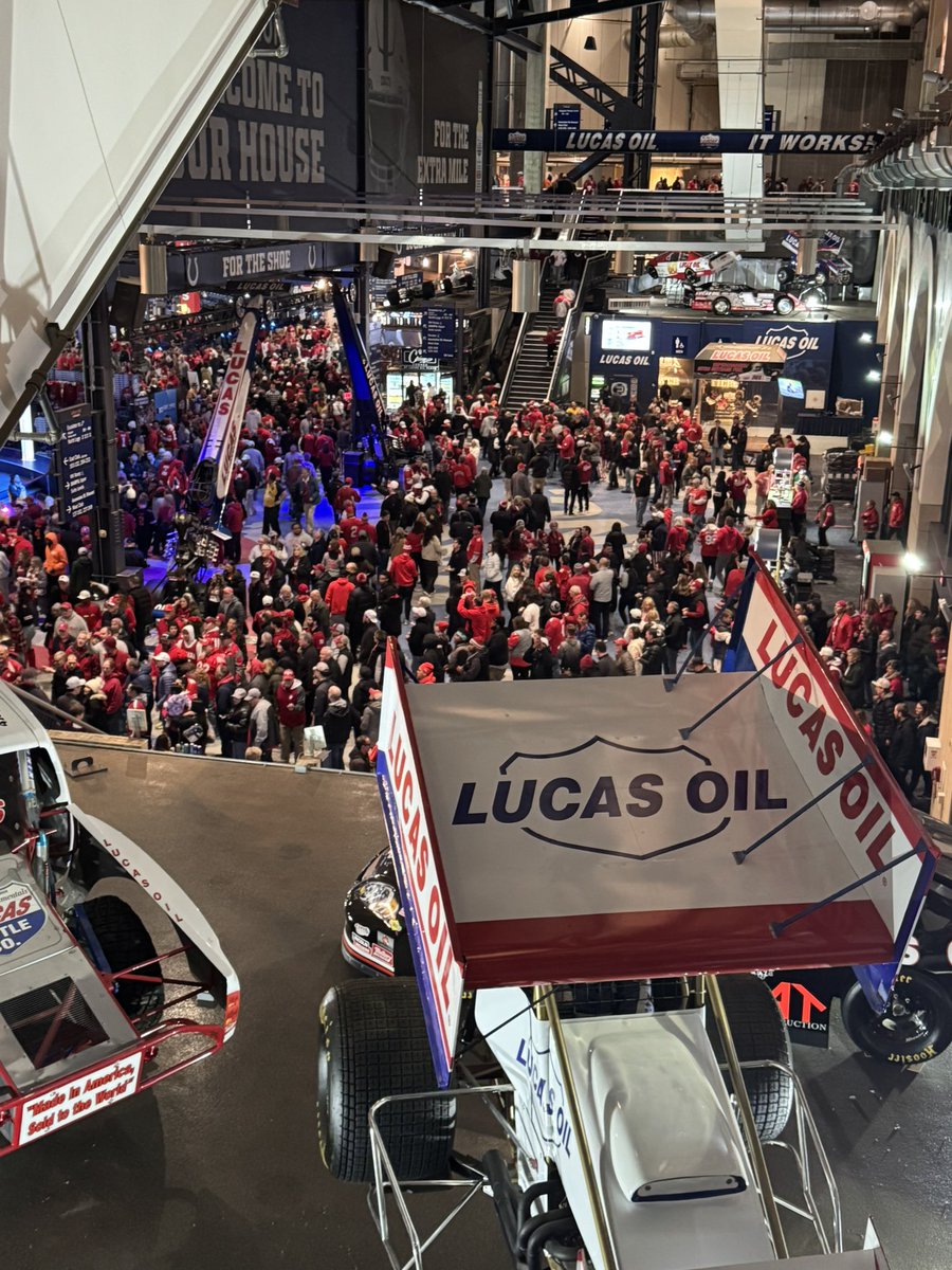 Lucas_Oil's tweet image. When racing and football collide!! Is there anything better?! 
I didn’t think so! #B1G #B1GFCG