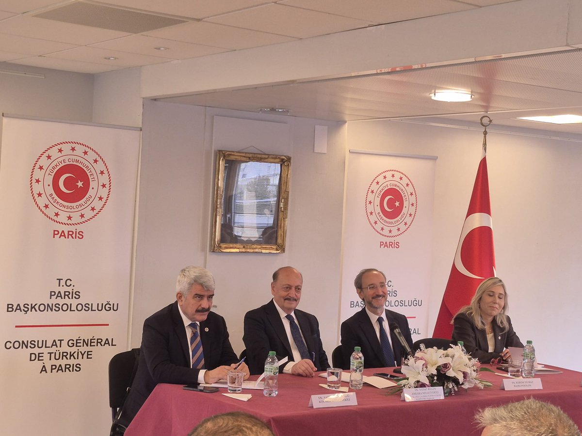 uid_paris's tweet photo. Sayın Prof. Dr. Vedat Bilgin ve beraberindeki heyetin Fransa’ya gerçekleştirdikleri çalışma ziyareti kapsamında
Avrupalı Türklerin sorunları ve çözüm bekleyen konularını 
Sayın Bakanımız ve heyette bulunan milletvekilleri ile kapsamlı istişarelerde bulunduk..

Türkiye in Paris https://t.co/bNuyeEcNof