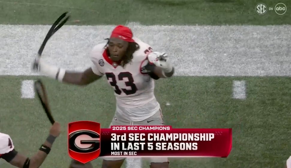 CFBONFOX's tweet image. Georgia players brought out a belt after beating Bama