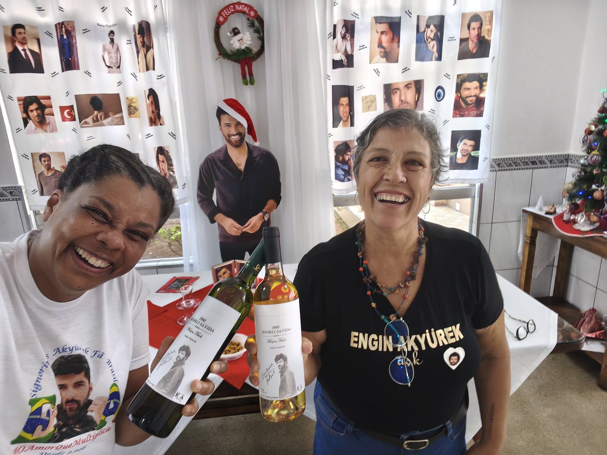 Crisscor's tweet photo. Um pouquinho só hoje.
#felizNatal #enginakyurek https://t.co/wvEl23seOi