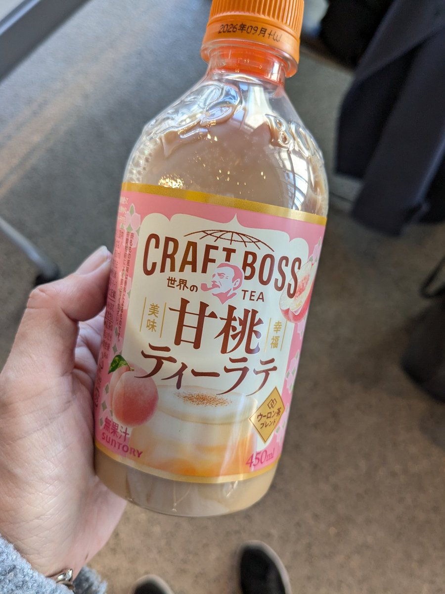 AsPLUS555's tweet photo. 昨日今日と遠征現場。
移動時間長めでぷち旅行気分です。
野外入り口からすぐの受付なので防寒対策と暖かいカロリーとれるアイテムで乗り切ります👐 https://t.co/WDcPy6TlO3