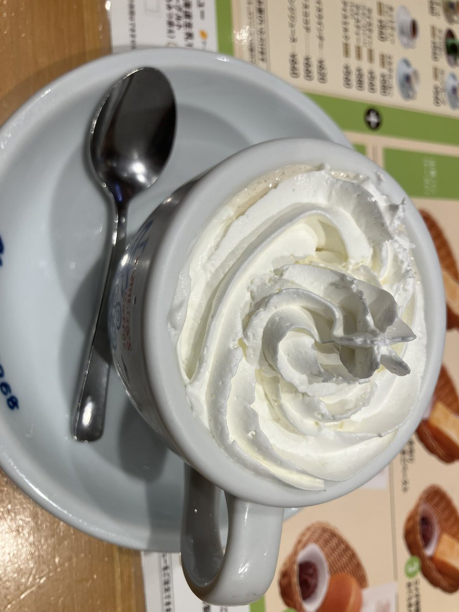 OfVengeance's tweet image. コメダで一服☕️て言うか、コメダのグラコロデカ過ぎるwww