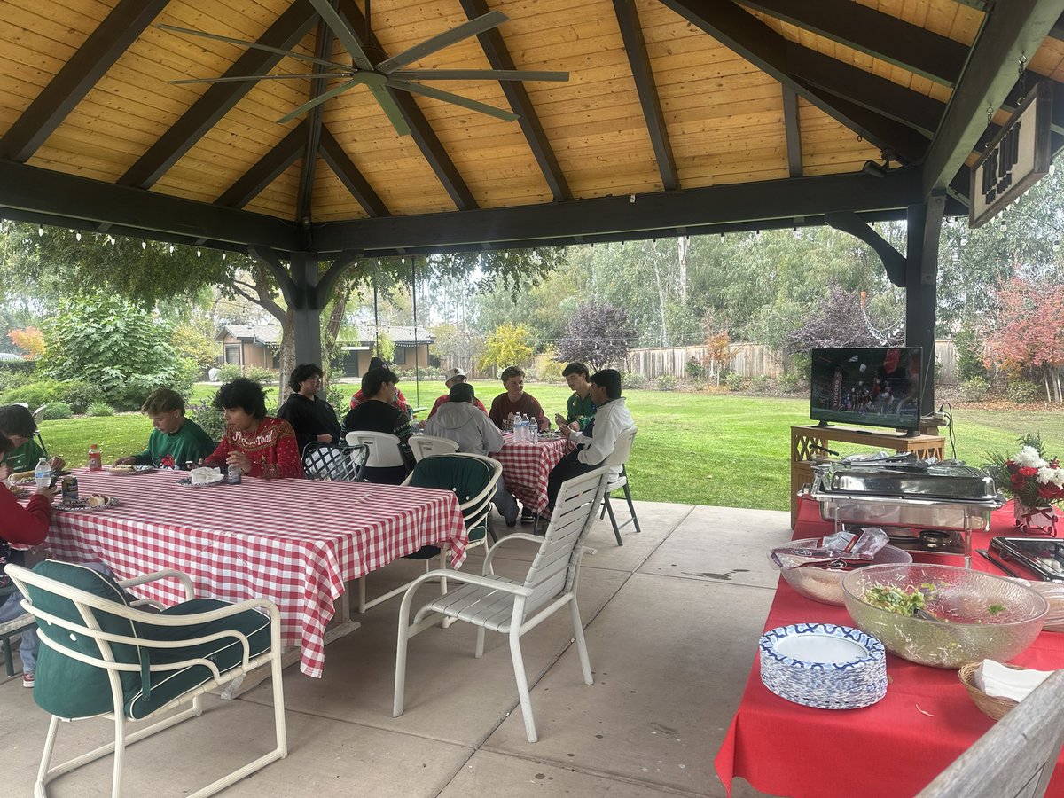 FCCRAMSBASEBALL's tweet image. Had a great time celebrating the holiday season with our 2026 Rams!! #GoRams 🐏⚾️🎄🎅