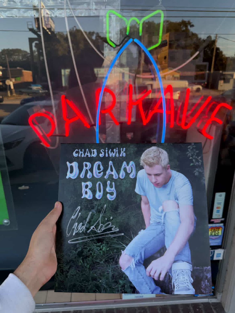 ChadSiwik's tweet photo. Signed vinyl now available!!
Thank you @ParkAveCDs for having me back to sign my new best-of LP, “Dream Boy”… dreamy 🙏🩵😊 https://t.co/MgcQFPiCf5