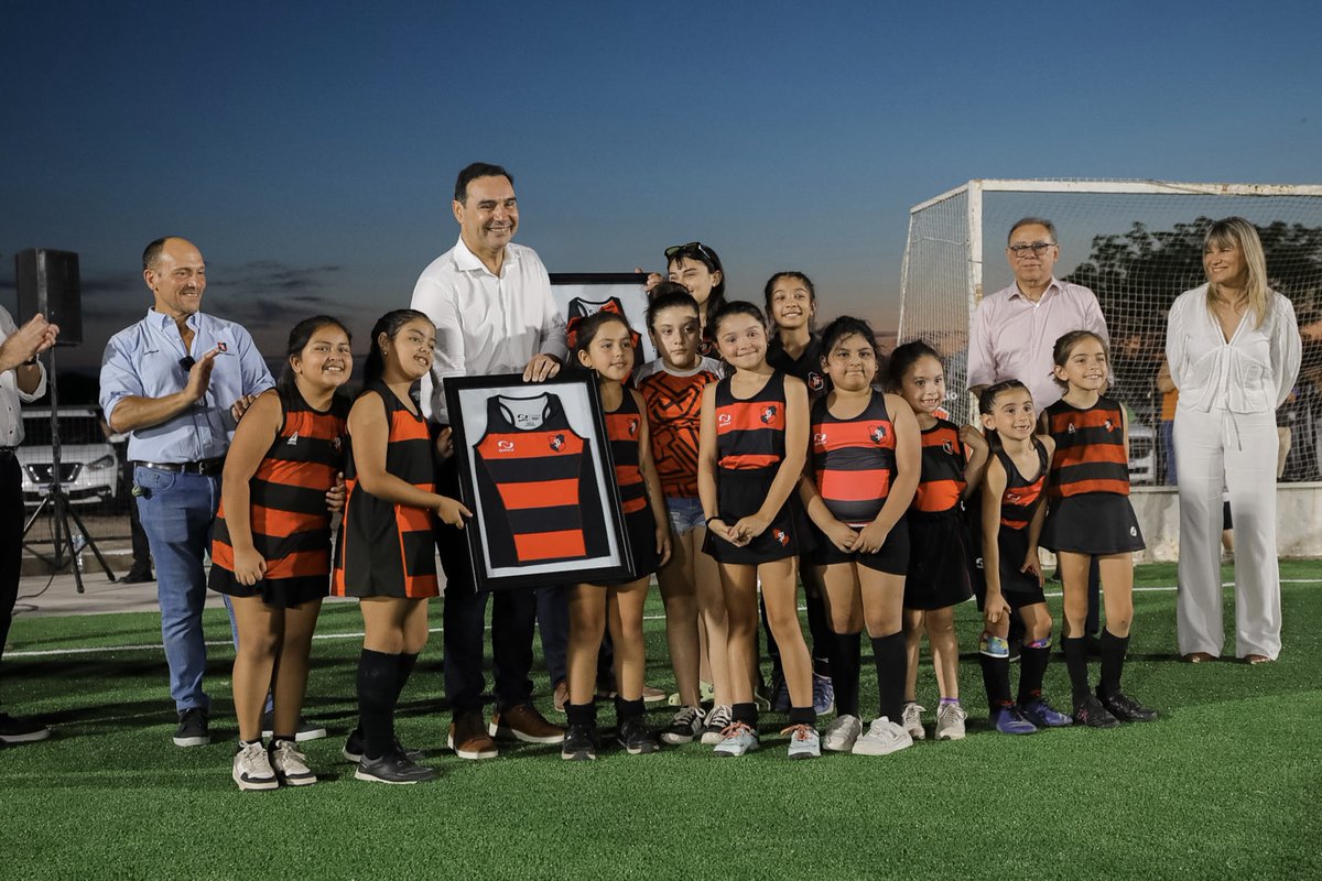 Inauguramos la nueva cancha de hockey y la iluminación LED del Club San Patricio, en #Capital, obras que fortalecen el desarrollo deportivo y mejoran la infraestructura para toda la comunidad.

En #Corrientes, el deporte es y seguirá siendo una política de Estado.