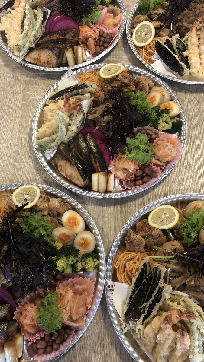 本日7日大きいお席埋まってます
オープンからほぼ満席ですので
ご来店予定の方はお電話にて
ご確認お願いします
8日(月) ◎
9日(火)〇
ご予約ご来店お待ちしております

オードブルも16日まで受付してます
そろそろ年末の予定がお決まりの方も
ご注文お待ちしておりますね