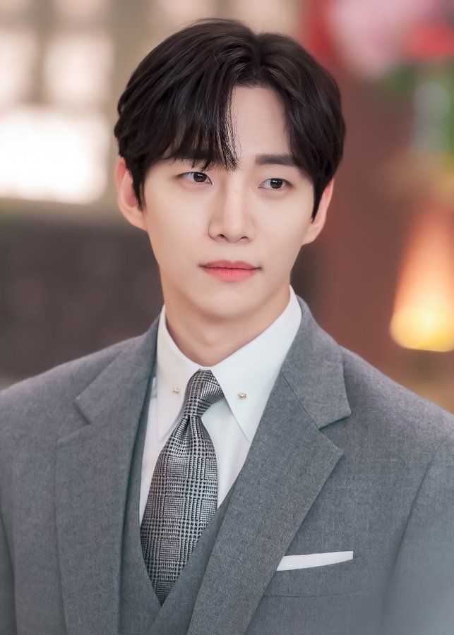 Lee Junho will announce relationship (happy) in 2026.