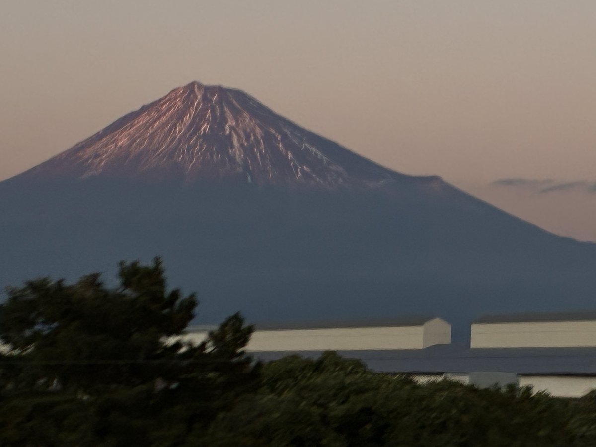 YasuSAL's tweet photo. 日本の象徴 https://t.co/BzkbFywvuq