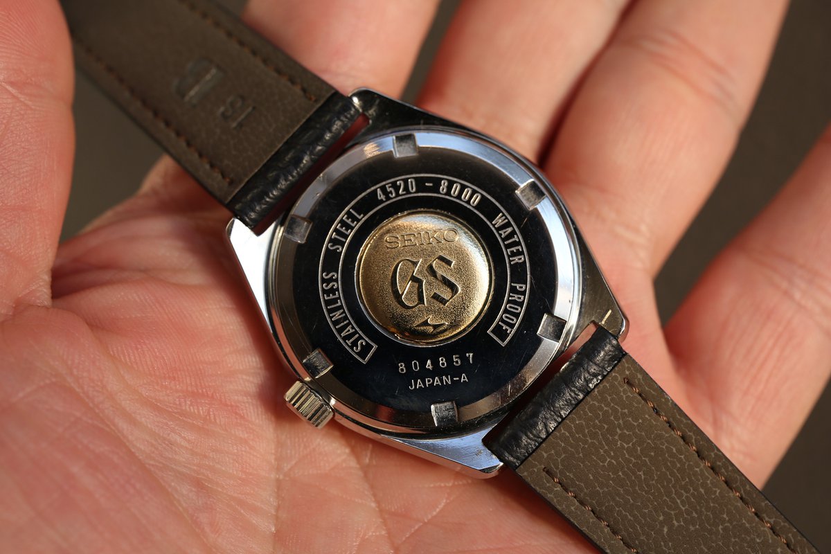 daiwatokeiten's tweet photo. 「BA-44B #グランドセイコー HI-BEAT #GrandSeiko #45GS Ref.4520-8000 1968年」
1968年に製造されたグランドセイコー (45GS) の手巻きハイビートモデル
セイコースタイル」と呼ばれる独自のデザイン様式を採用したケースが特徴です
▽商品ページ▽
時計詳細:https://t.co/bSUUA5Xani https://t.co/XtBTEAifO7