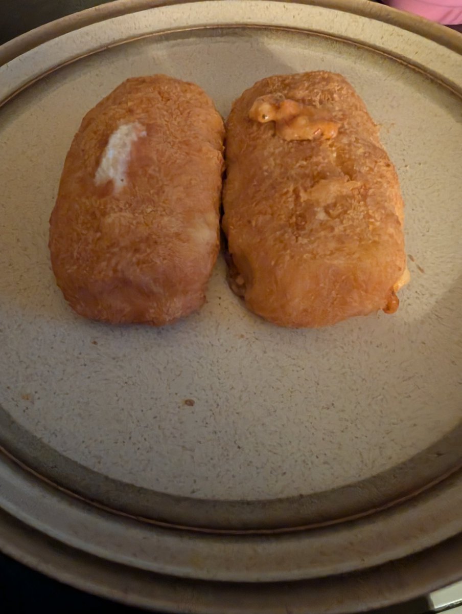 SquareOneYT's tweet image. The one positive about being sick today is that I get to watch #thestreamerawards and eat these Stuffed Chicken Parmesan.