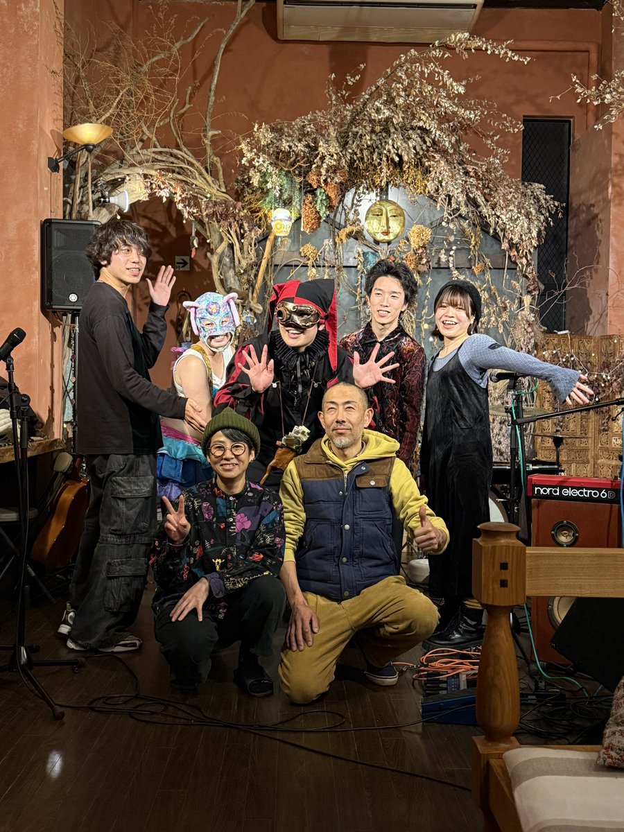 昨夜は富山は入善 くりこども飯店ならびにくりこバザールにて重装備ショルヘーノ、沢山のお客様に囲まれてランチャーNo.8ばりにぶっ放しまくりのライブ大爆破！
O.A.のクリノネはヒーリングとエモーショナル、プリティでキュアキュアに会場を仕上げて頂き最高に愛に溢れた一夜でした。