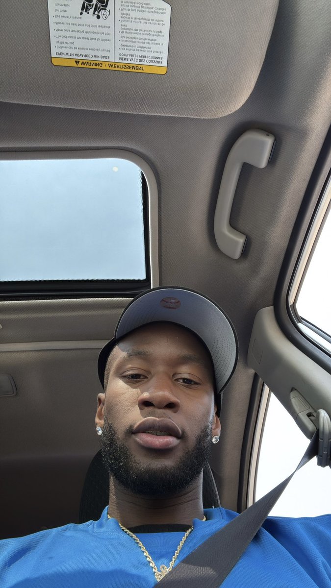 emsho_'s tweet image. otw to make more 🎶