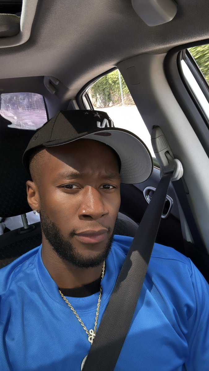 emsho_'s tweet image. otw to make more 🎶