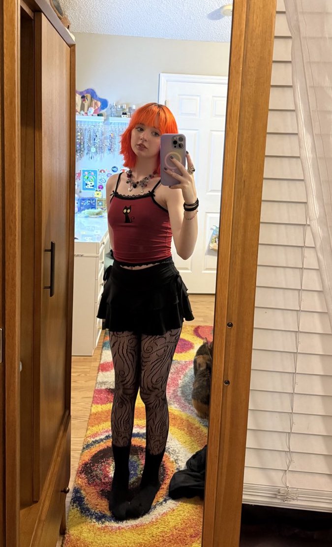 HannahJoe234602's tweet photo. Do you like my top? https://t.co/MEGYsjToTQ