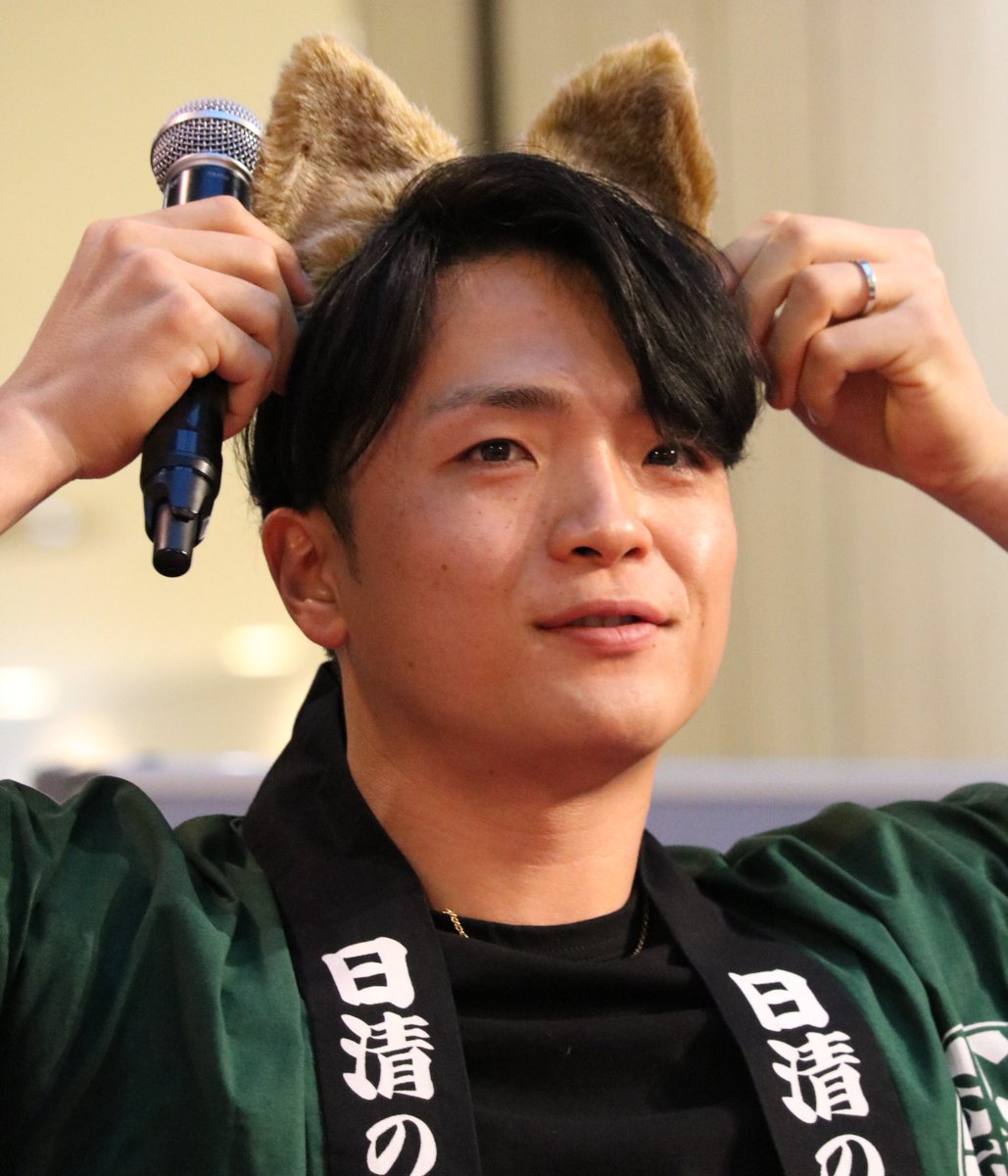 t4yam11a's tweet photo. ちゃんと着けられるカチューシャでよかったね😀
#郡司裕也 #どん兵衛トークショー https://t.co/e64NRsGaGn