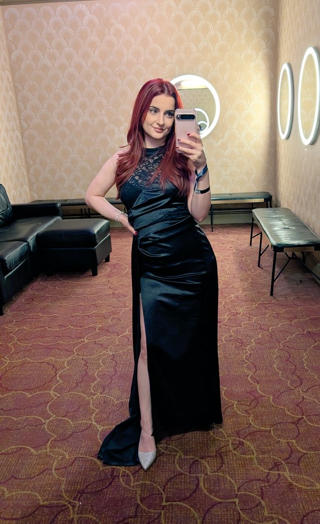 AnnieFuchsia tweet media