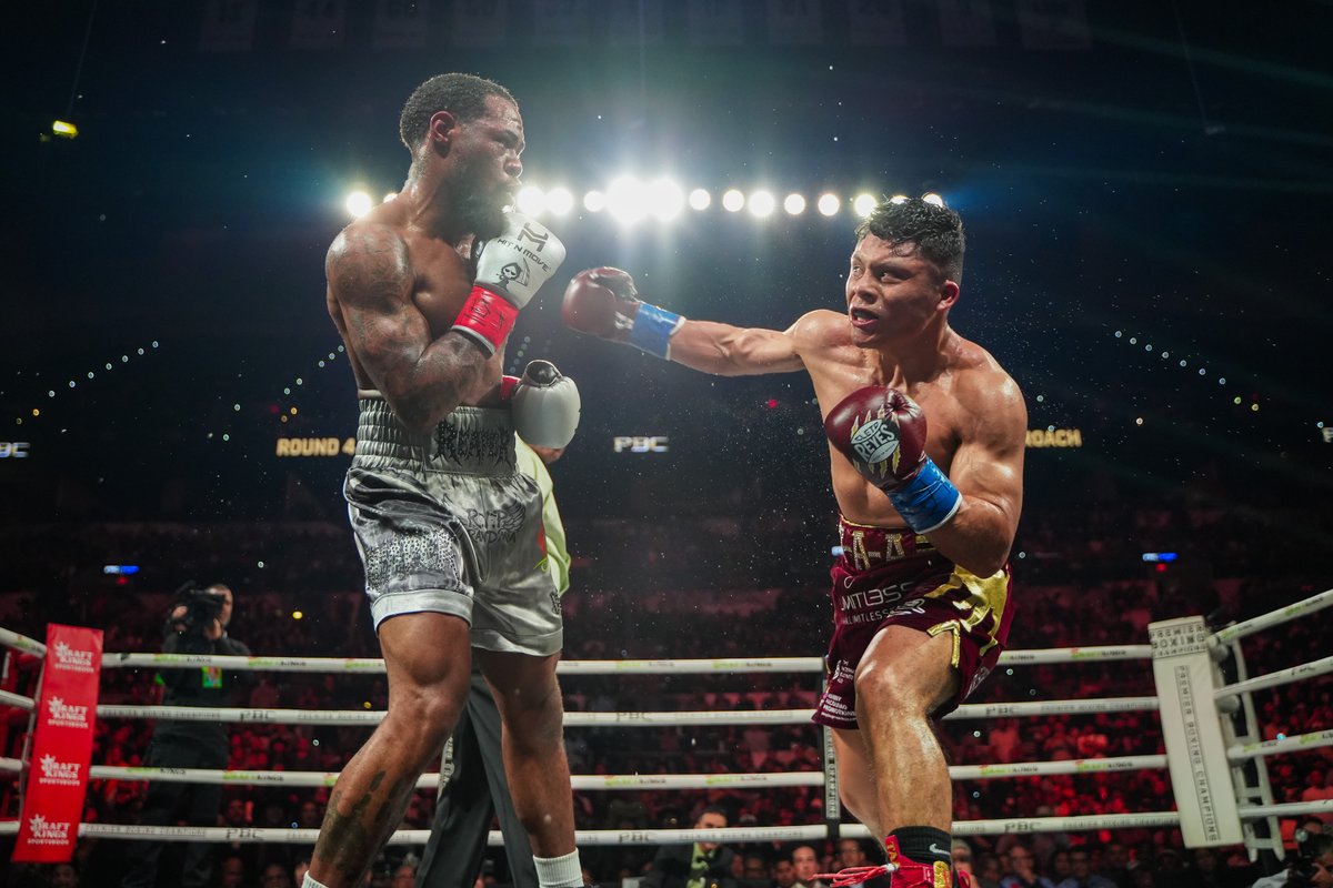 abeG718's tweet image. Missed #cruzvsroach ? @MrHector_Franco recaps for @FightsATW . @premierboxing @TGBpromotions #RoachCruz #CruzRoach 

fightsatw.com/isaac-cruz-vs-…