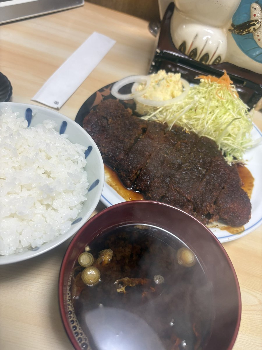 chama_dq10's tweet photo. 味噌カツ美味かった🐷🍺 https://t.co/eE2jyH99eA