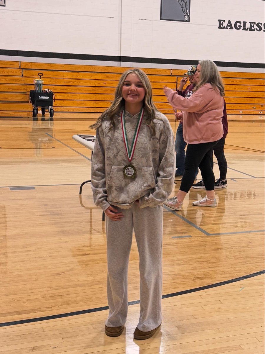 MaggieMace29's tweet photo. Finished 🥇out of 86 middle school girls today... and 🥈 out of 140 girls including high school in the Tinsels &amp; Targets  Archery Tournament this weekend! 🎯https://t.co/SXwSeKSQrT https://t.co/i95c6eKTzT