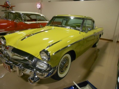 Georgina54855's tweet photo. The 1955 Studebaker President Speedster was manufactured in South Bend Indiana. This was a good model name to pick in the 1950’s as many cars were designed with jet aviation in mind🚖🚖 https://t.co/xEht0vsy5n