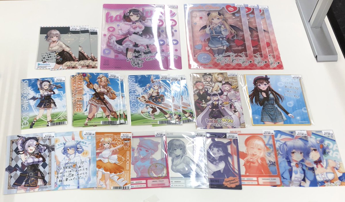 ✨入荷情報✨ ホロライブより多数シール、カード、ブロマイド入荷致し
