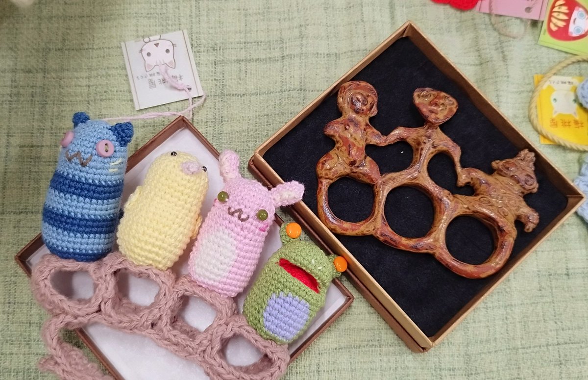 #博物クリスマス 　#ナックル部
土偶ナックルを推奨下さった梅桃さくらさん<a href="/umemomo_s/">梅桃さくら</a> なんとこっそりナックルを編んでいました！！えっ？編む？ナックルを？と思った方是非見に行ってください！