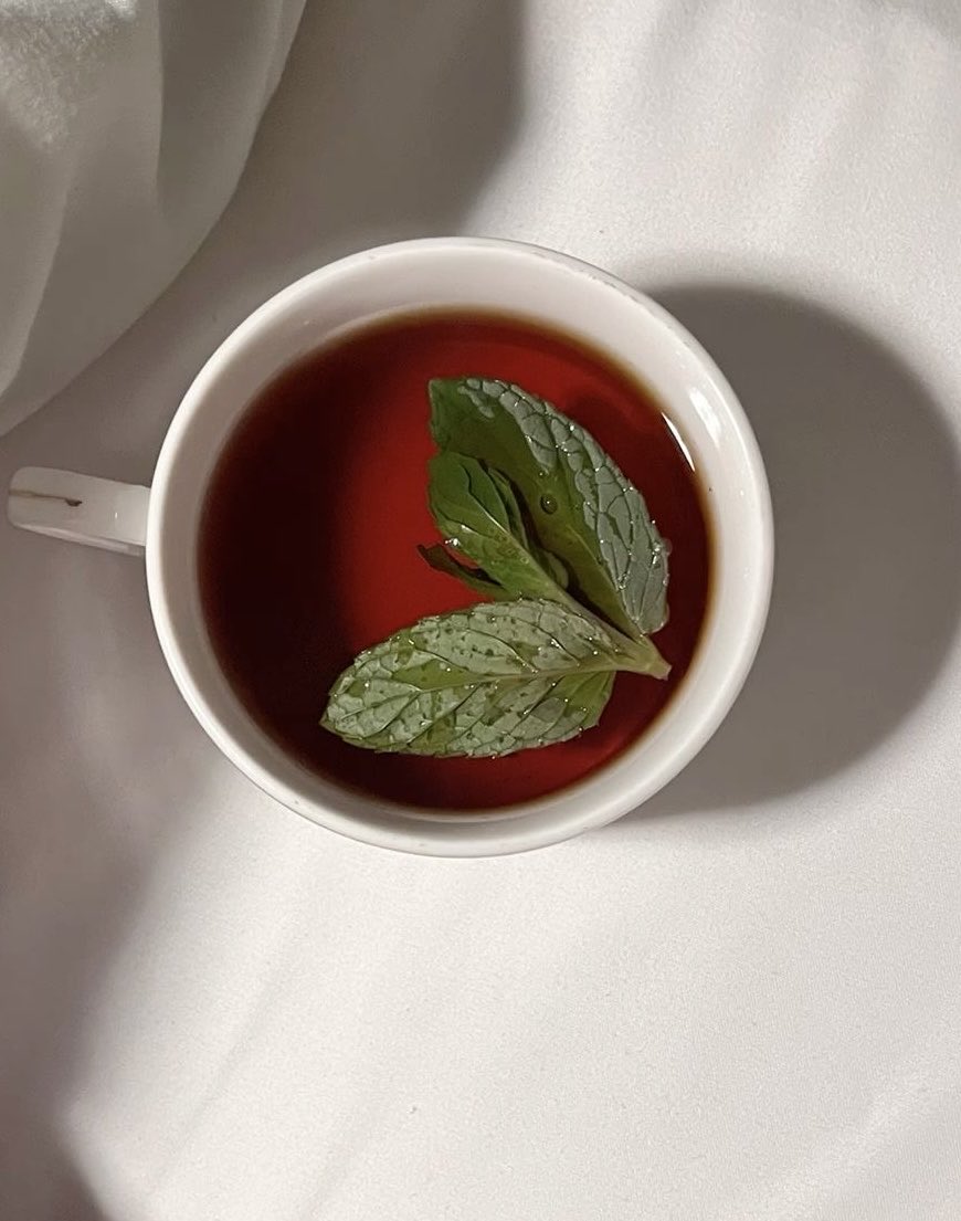 #كلمه_لحبيب_الليل

غالبًا الأشخاص اللي تحبونهم
ما يكنوا لكم أيّ مشاعر حقيقية كُل اللي تشوفونه في عيونهم ما هي إلا انعكاس لمشاعركم أنتوا

حقيقه سيئه للأسف

#صباح_الخير