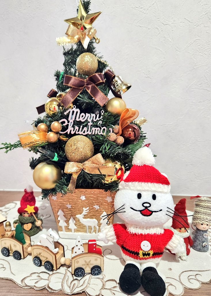 ニコルサンタと クリスマスツリー🎄🌟 #BUMPOFCHICKEN #ニコル