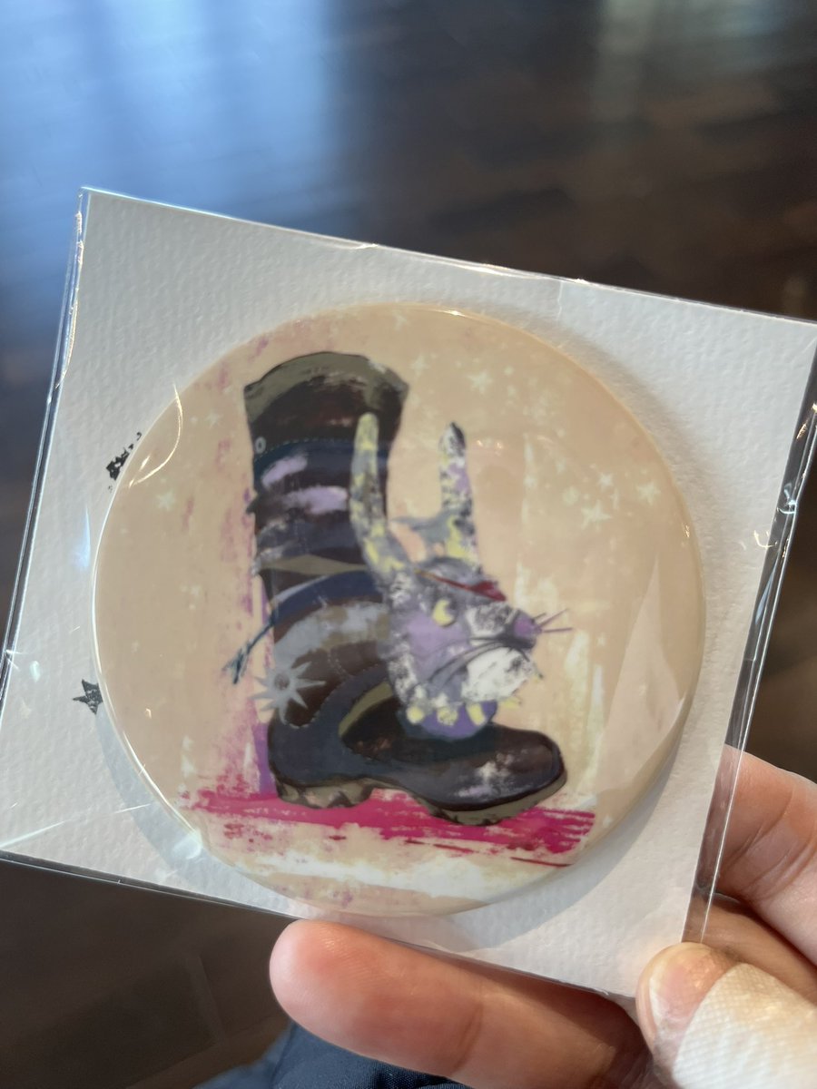 BebeSwallowtail's tweet image. UNKNOWN ASIA 2025
行ってきました。
かれこれ長い付き合いにもなる
クリエイター深草暢子さんの新作もみれて、
いろいろありがたきタイミング。
手鏡を購入したよ。
しかし、すごい沢山のクリエイターさん、来場者さんでした。😳
ここからまた出会いがあるんだろうなぁ。

#unknownasia