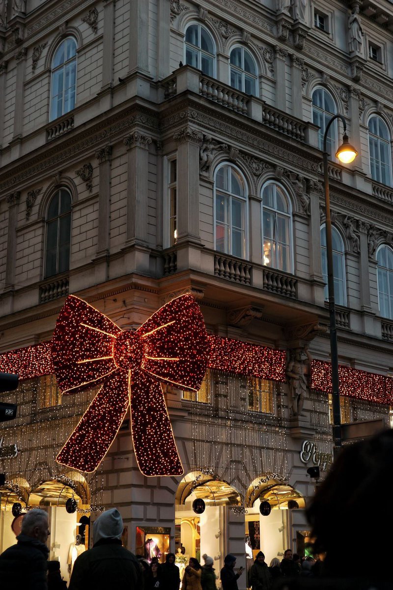 “only 18 days until christmas 🎅🏻🧣🎄”