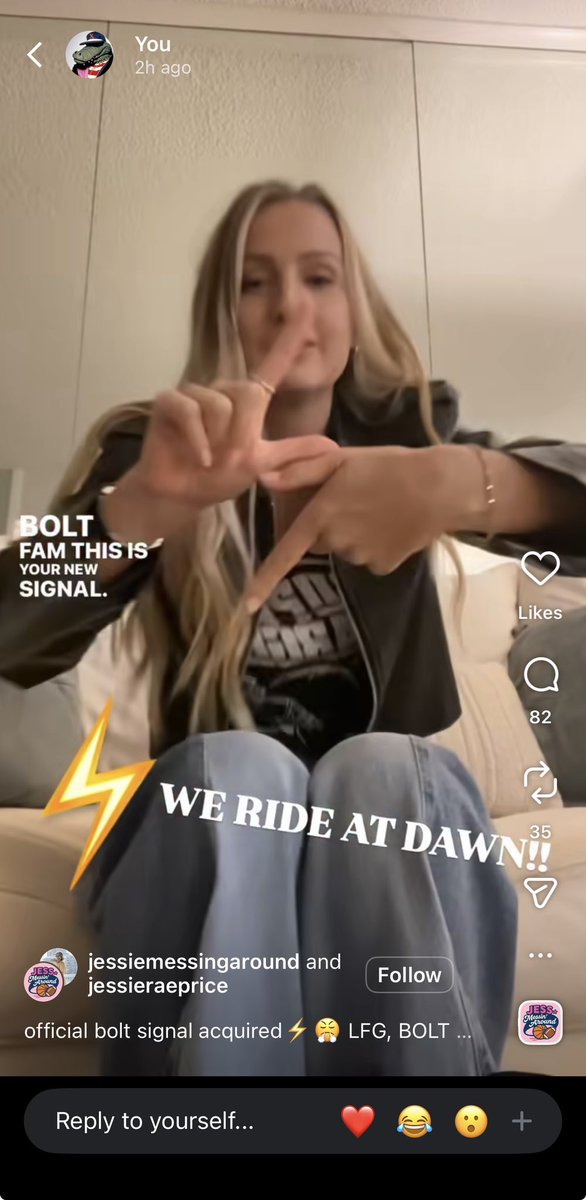 hoodvillain_'s tweet photo. So this is new Chargers signal, would it catch on? Looked kinda funny at first but I actually like it now https://t.co/iWk5eY66po