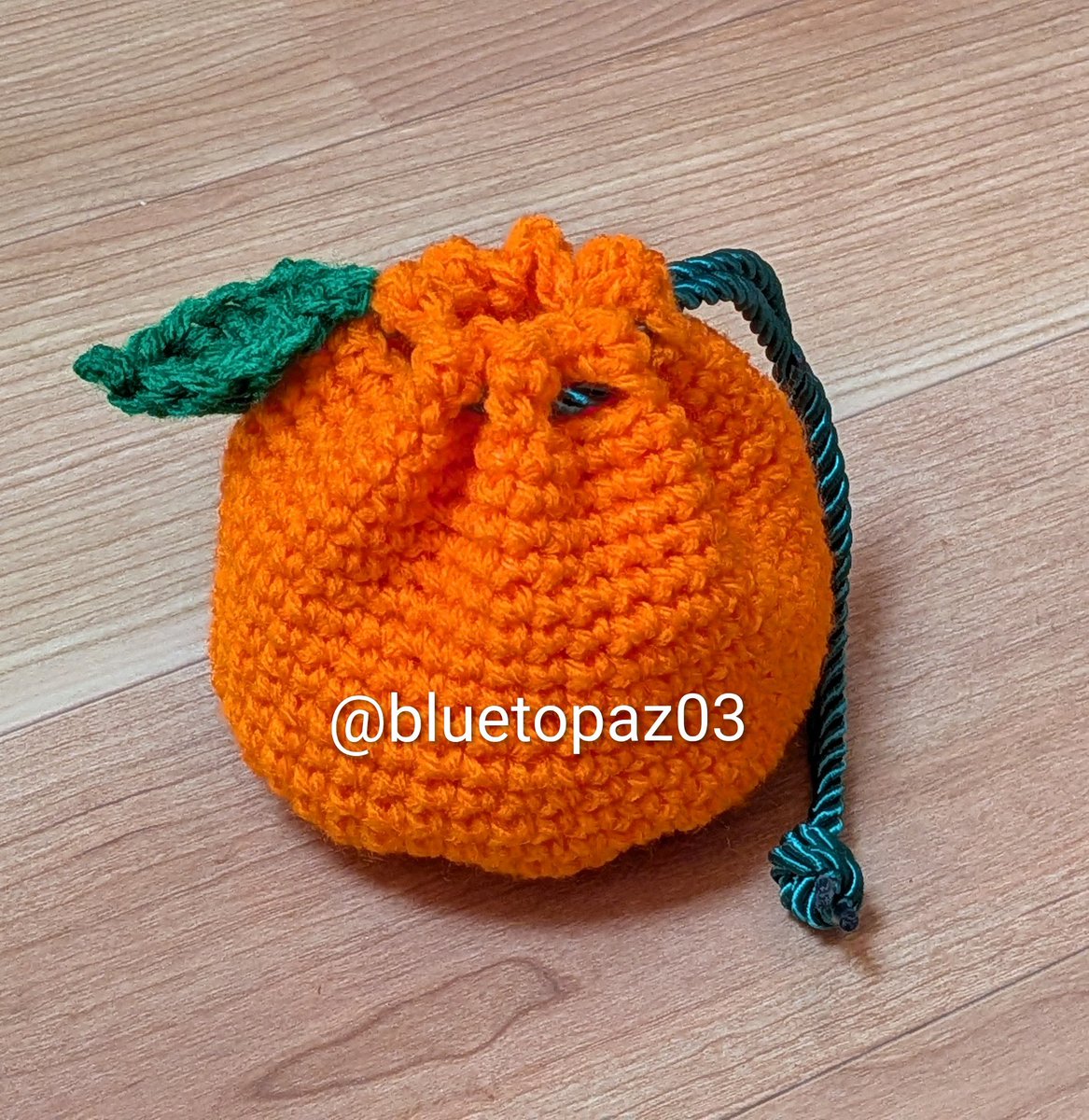 紐が編み方が解らず、手元にあるものを使用しましたが、みかん巾着作っ