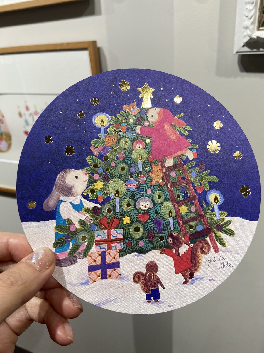 BLUE POOLさんで展示中の円形キャンバスに描いたクリスマスツリーの