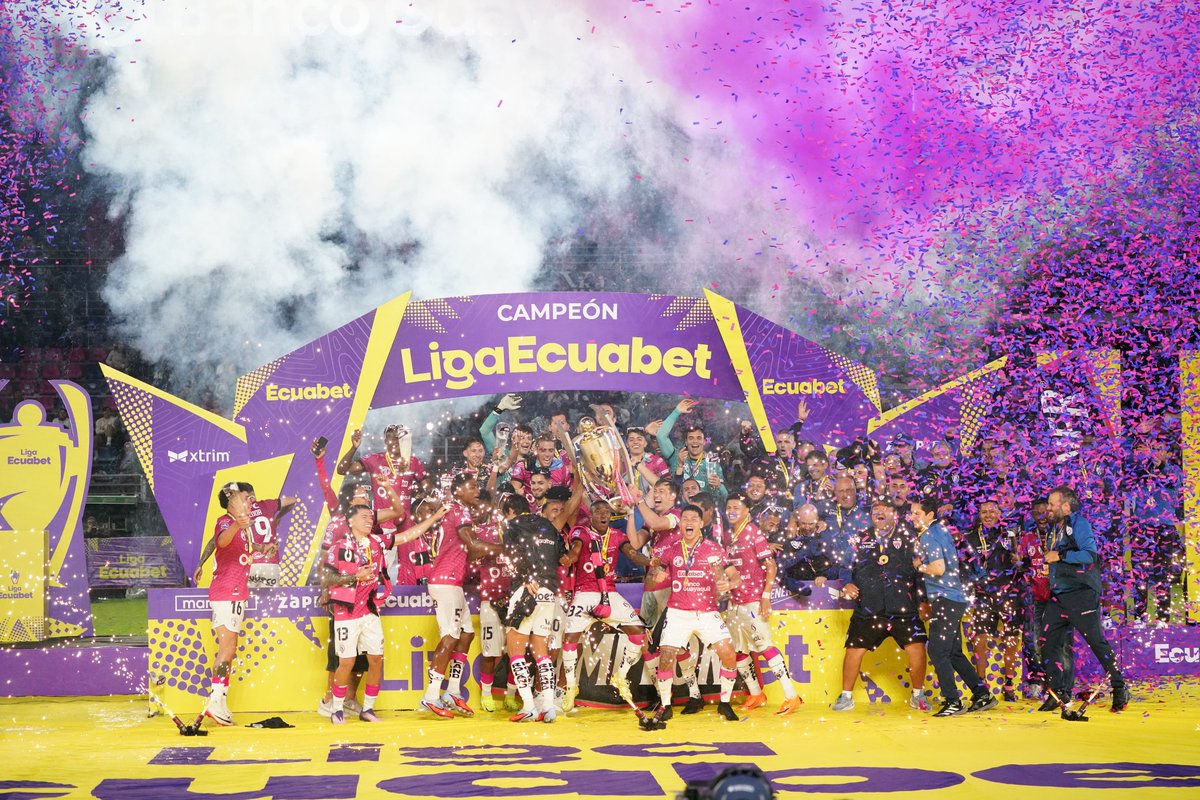 EcuabetOficial's tweet photo. ¡FELICIDADES @IDV_EC!
¡MERECIDO CAMPEÓN DE LA @LigaEcuabetec! 
¡SALUD NEGRIAZULES! ¡SALUD MATAGIGANTES!

💙🖤💙 https://t.co/e8G4kF2dwq