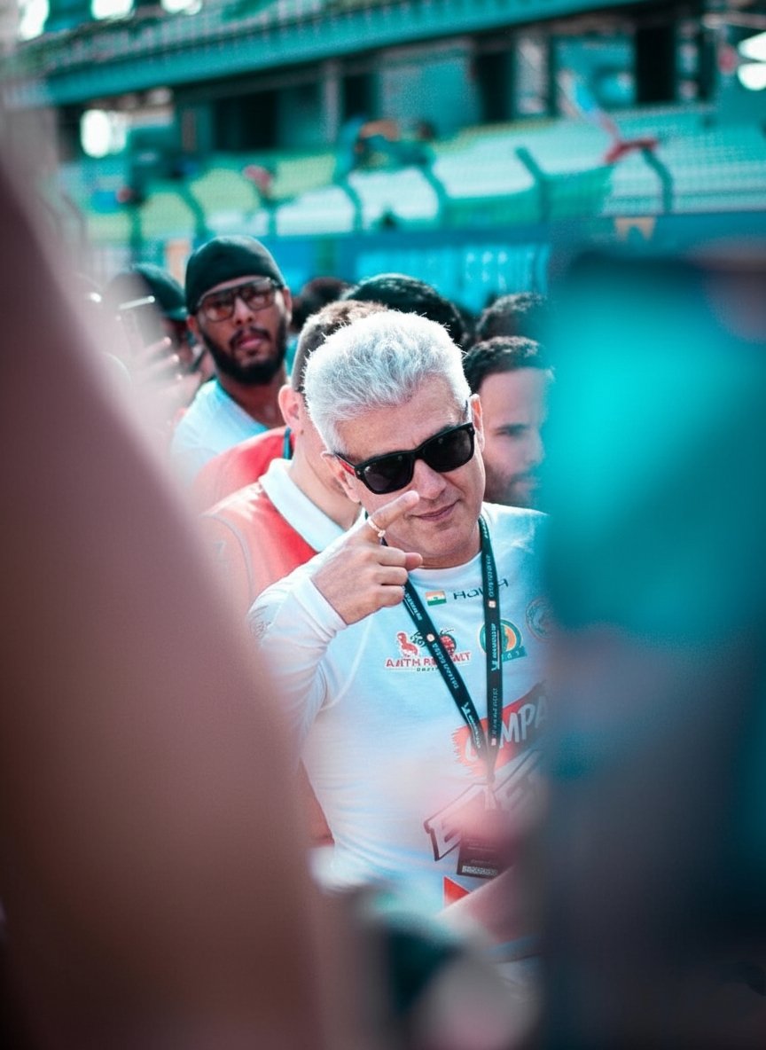 தலைகனம்
இல்லாத #தல ❤️😍
#AjithKumar//#Ak64
#Akracing