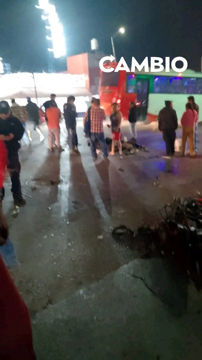 Diario_Cambio's tweet photo. 🚨#Ahora | Fuerte accidente en la carretera federal a Tehuacán, a la altura de Mendizábal en Amozoc. Testigos señalan que un motociclista se encuentra gravemente herido. Urge apoyo del 911

#diariocambio #Puebla https://t.co/Fdb1gzYmMv