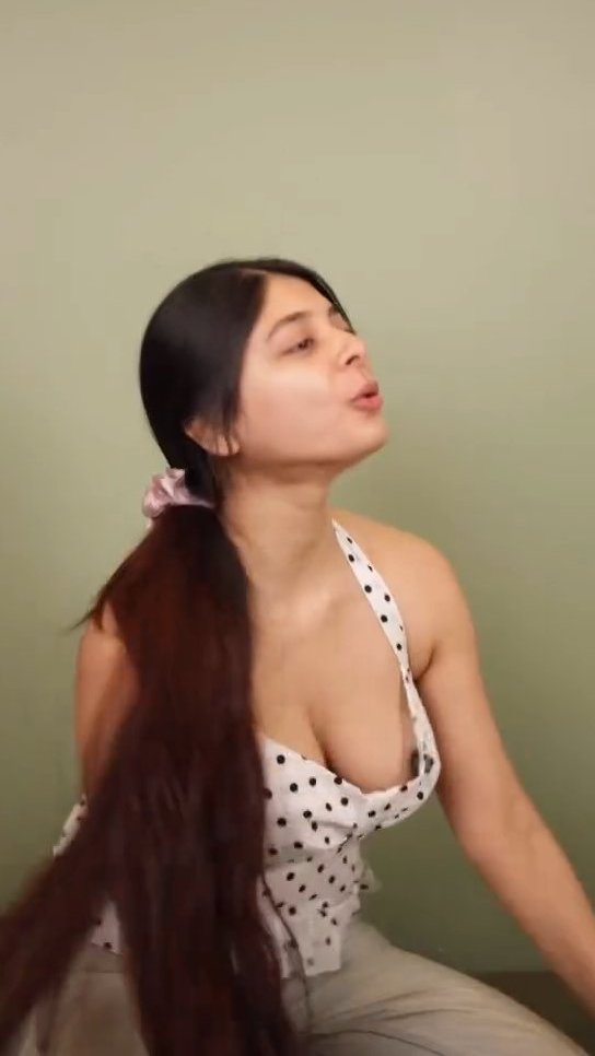 G7iAiC1agAATo-J?format=jpg&name=medium