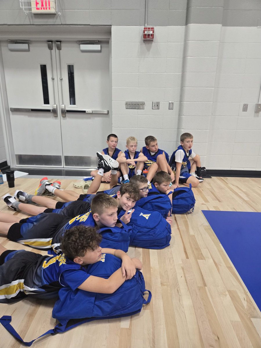 WahoopsBball's tweet image. 🥇We’re so proud of these 4th grade boys for bringing home the gold at the Malcolm tournament today! Nice job, boys! 👏🏀 It’s great to see our athletes on the court again! 
#Wahoops #youthbasketball