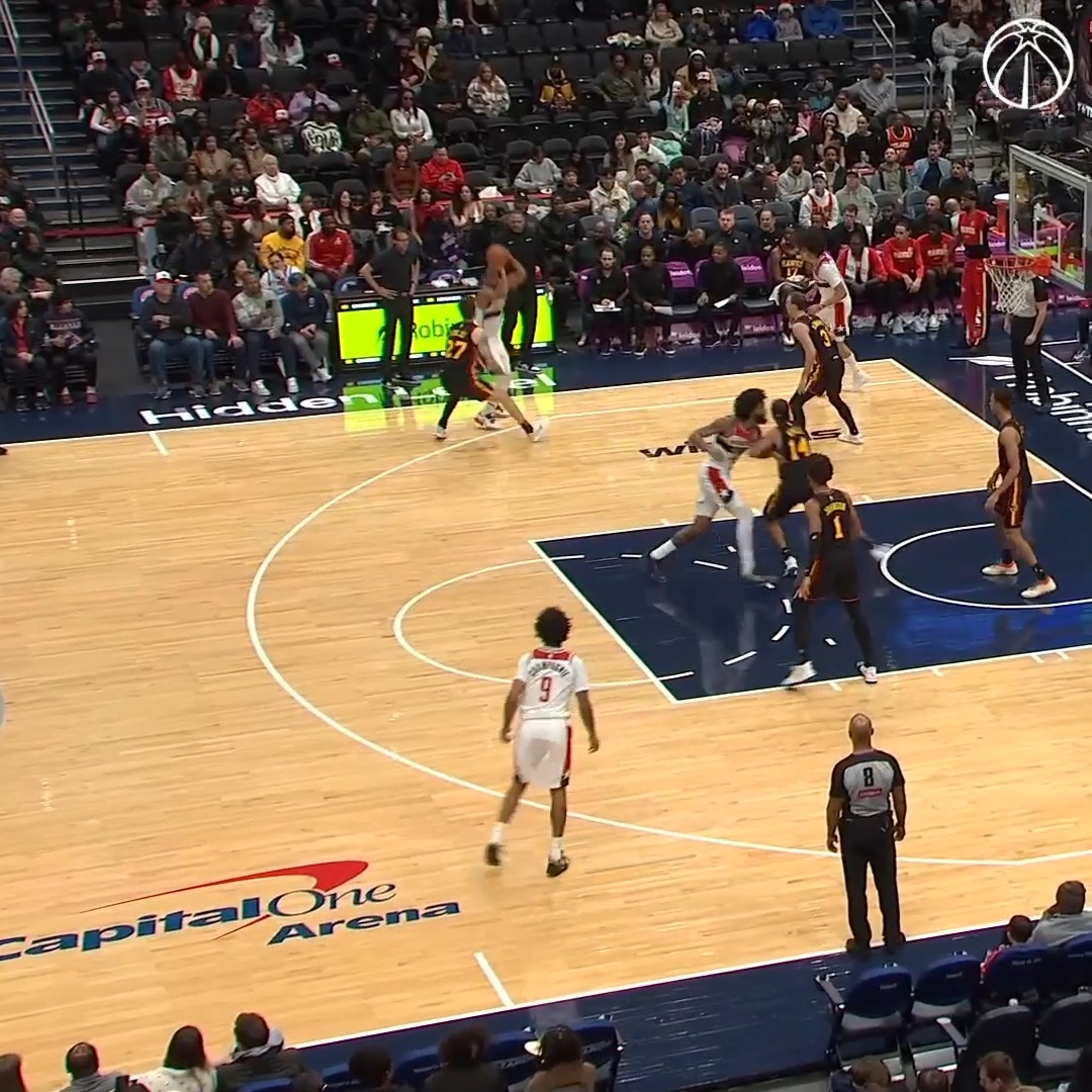 CJ with the 20-piece 👀
📊 He's got 23 points so far tonight 🔥