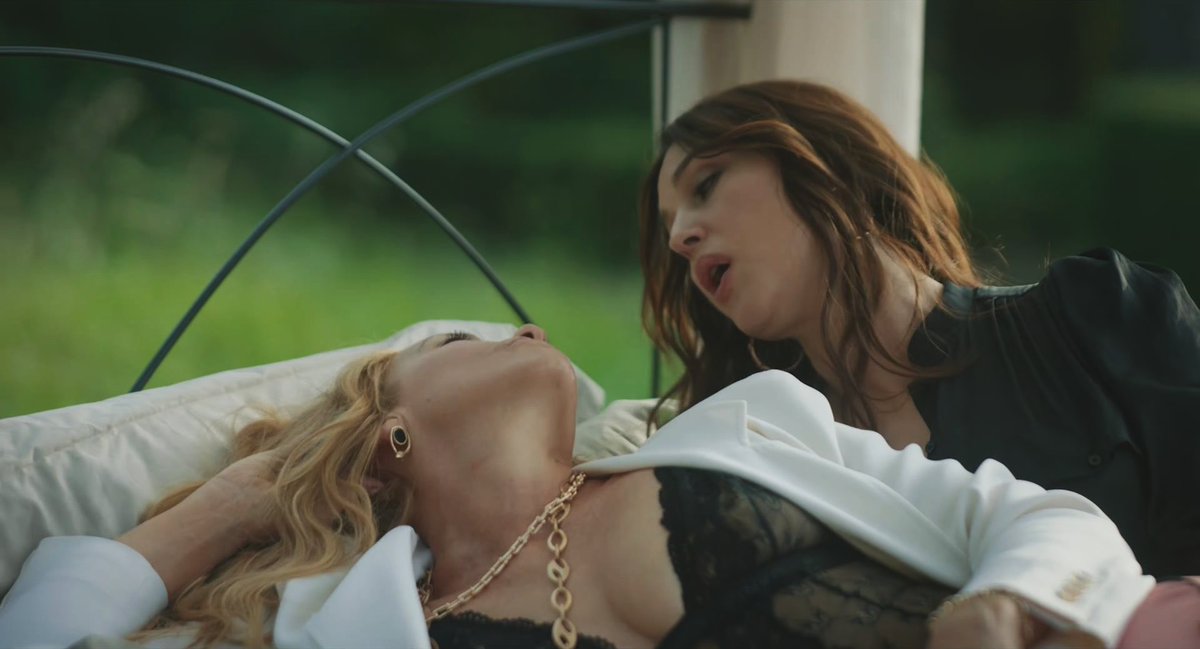 guedegade's tweet image. you can’t tell me this isn’t a lesbian couple