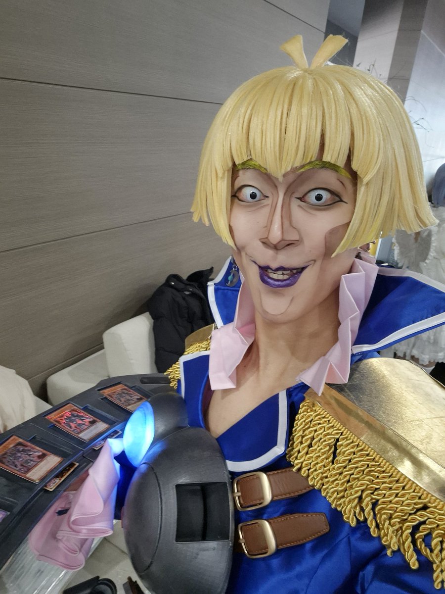 U2CosN0417's tweet image. 듀얼 아카데미아의 일류 교사 이 크로노스 데 메디치가
한수 가르쳐주겠다 이말~씀!