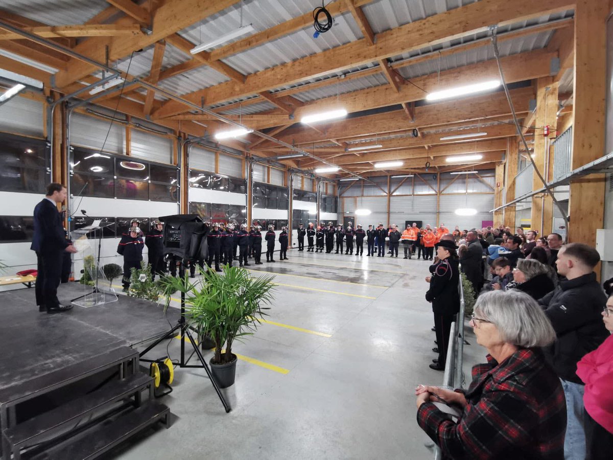 finistere_29's tweet photo. 🚒 Merci aux pompiers du Finistère !

➡️ Le Président @MaeldeCalan était aujourd’hui aux centres de secours du #Faou, #PontAven puis de #Scaer, jeudi avec le @Prefet29 à la cérémonie départementale de Sainte-Barbe à #StSegal, et vendredi au centre de #Brest.

✅ Autant d’occasions de remercier, avec les collègues maires, nos 2850 pompiers, et de rappeler la stratégie du Département pour renforcer les moyens matériels et humains du @sdis29. 

✅ En 4 ans, le budget alloué au SDIS a augmenté d’un tiers.