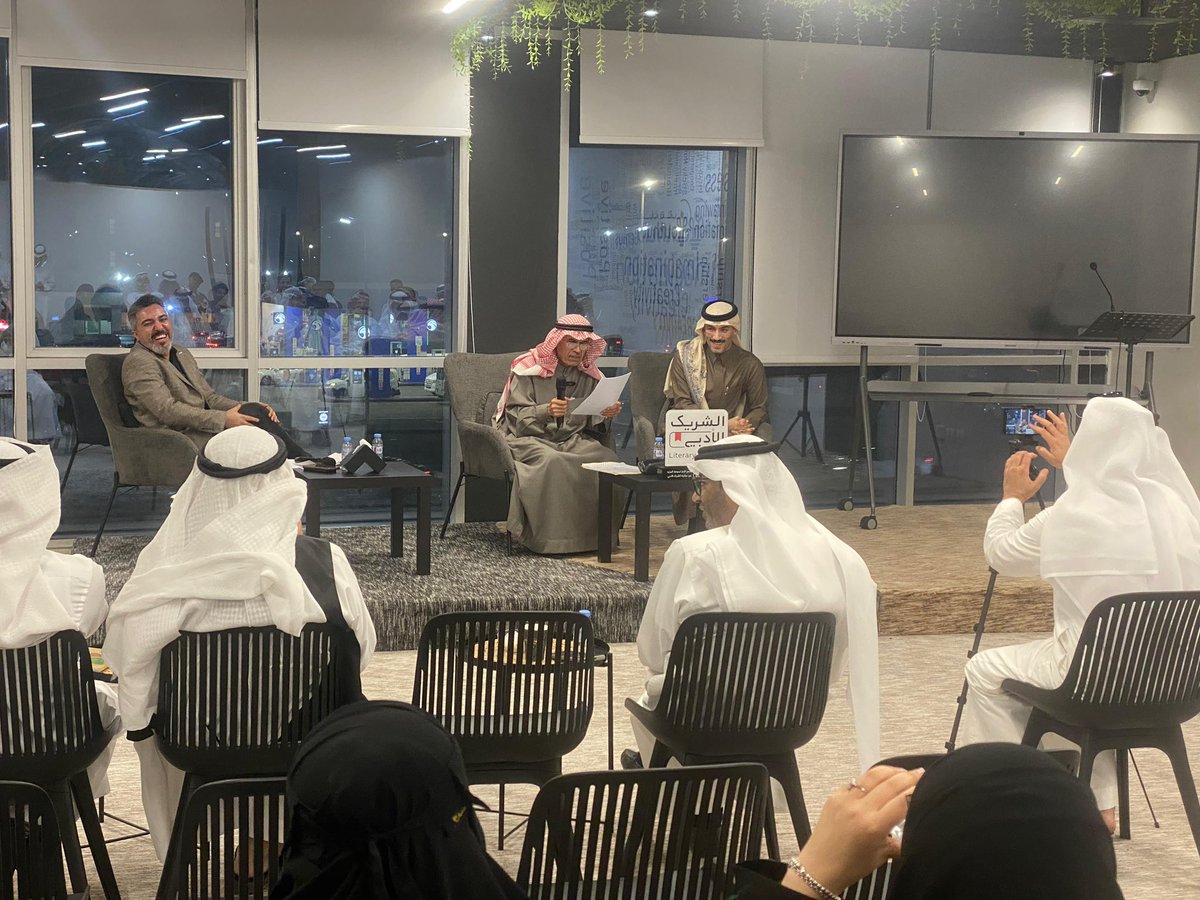 كان الإيحاء سيدَ الكلمات في ليلة محفوفة ب(توليب  محمد البدّي) و(مرآة إبراهيم الحسين)
باذخة (بومضات عدنان المناوس )
<a href="/Mohmmad88879435/">محمد البدي</a> 
<a href="/IbrahimAlHosai4/">Ibrahim Al Hosain</a> 
<a href="/Adnan_Almunawis/">عدنان المناوس</a> 
بأمسية بين أخشاب الناي 
التي أقامتها جمعية <a href="/ibn_almoqarab/">جمعية ابن المقرب للتنمية الأدبية والثقافية</a> 
مع برنامج #الشريك_الأدبي 
بقاعة شاب هاب بالدمام