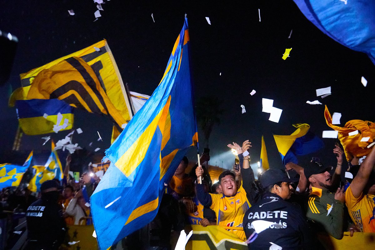 TigresOficial's tweet photo. 🇧🇧🐯 ¡TIGRES ES PASIÓN, NO TRATEN DE ENTENDERLO! https://t.co/5nod1JodB5