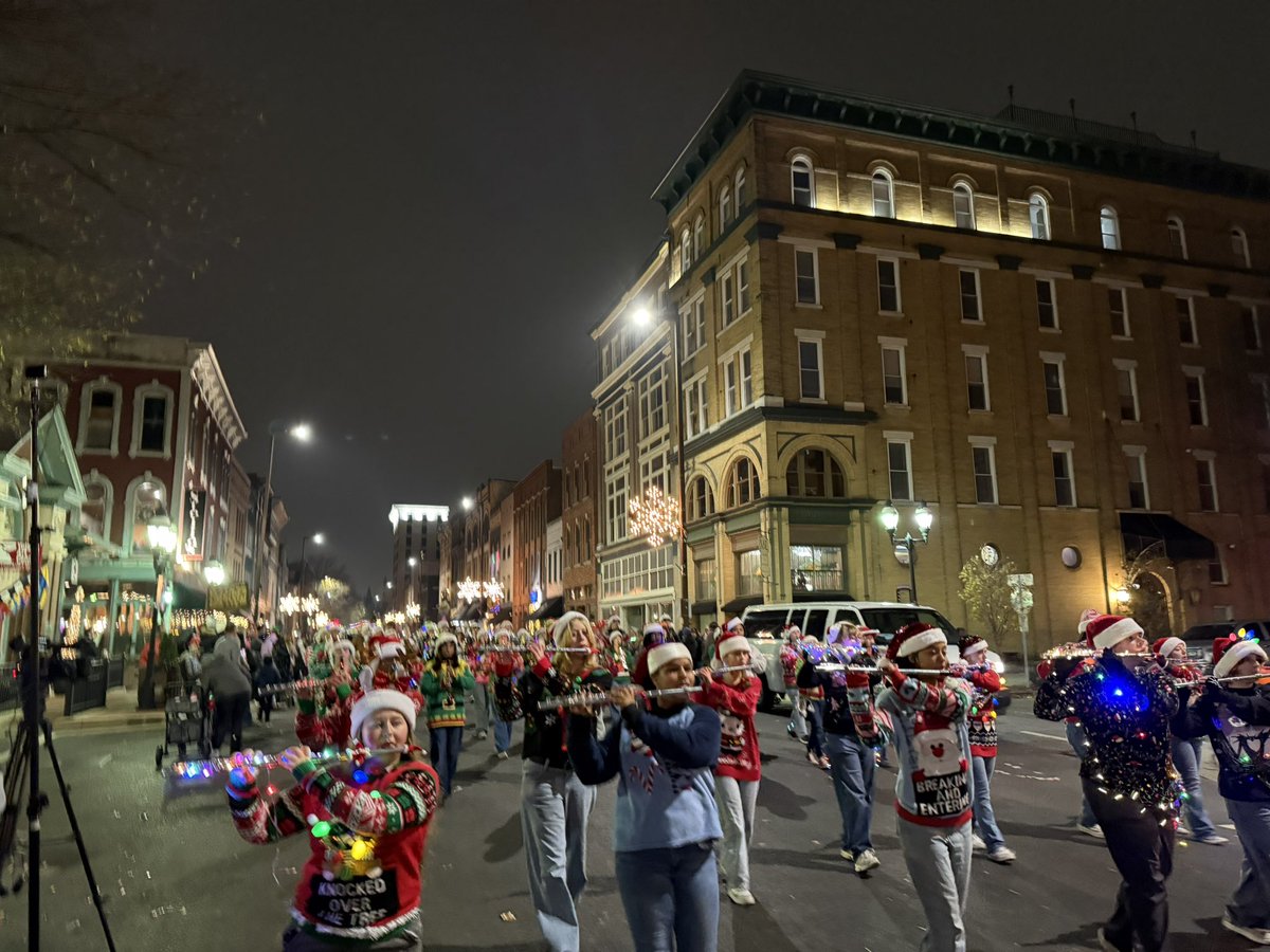 johnlov83703465's tweet photo. Happy Holidays from the McCracken Co. Band-Paducah Christmas Parade 2025 https://t.co/GYgFjiMBfj